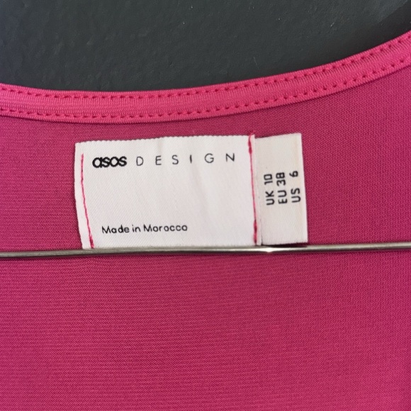 ASOS DESIGN GLAM PLUNGE TIE FRONT JUMPSUIT IN SLINKY IN BRIGHT PINK SIZE 6 - Picture 3 of 6